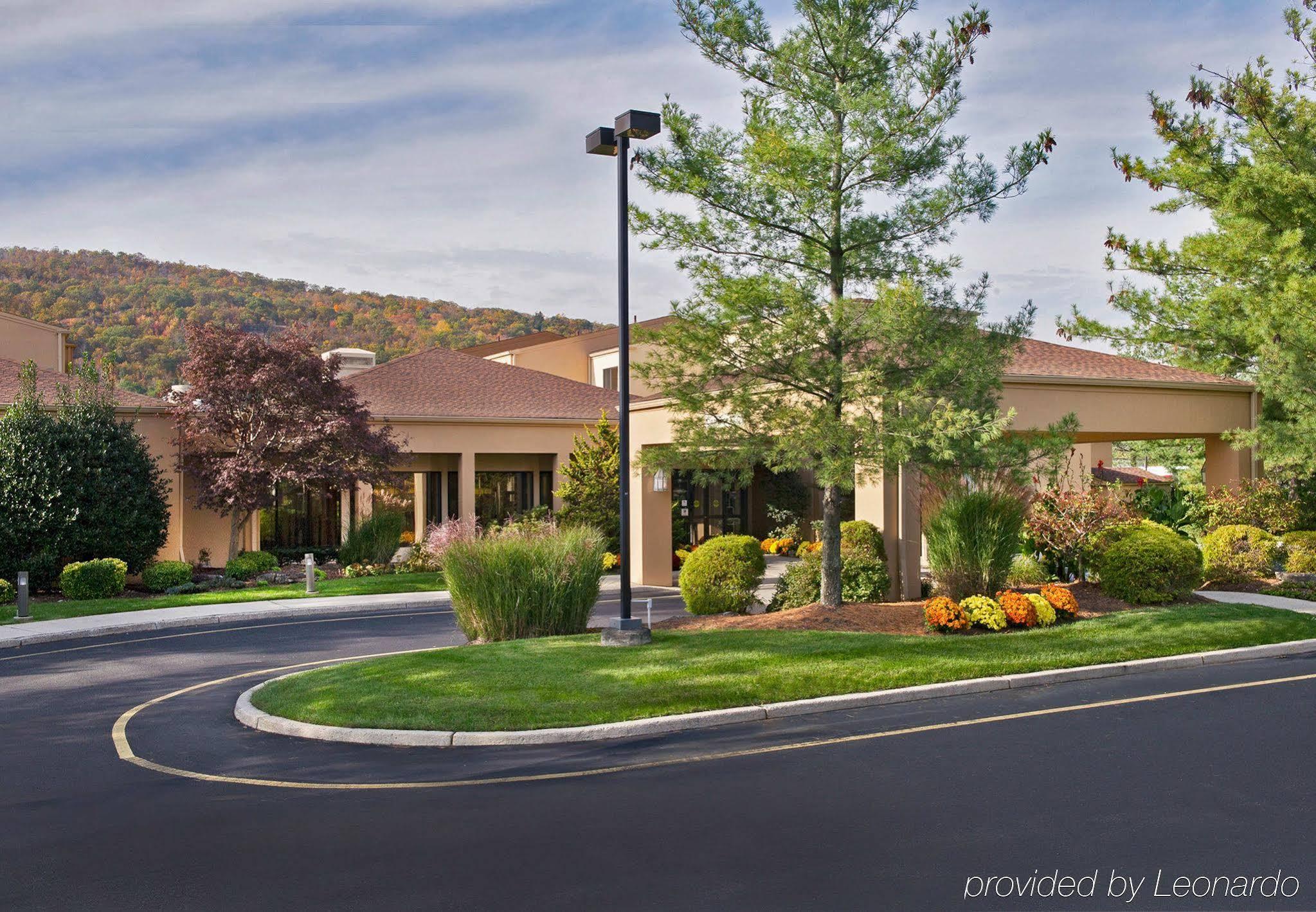 Courtyard By Marriott Mahwah Hotel Buitenkant foto