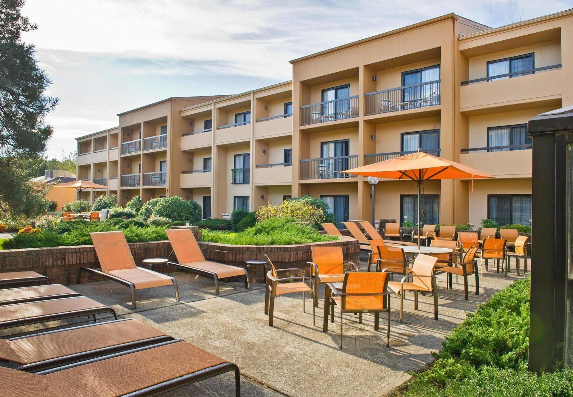 Courtyard By Marriott Mahwah Hotel Buitenkant foto