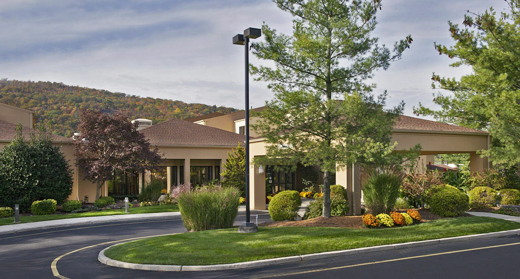 Courtyard By Marriott Mahwah Hotel Buitenkant foto